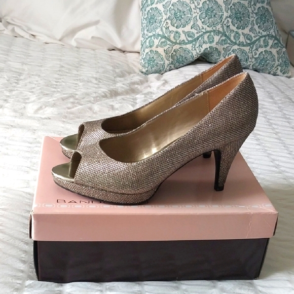 Bandolino Shoes - Elegant Sliver Peep-Toe Heels